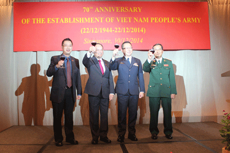 Đại sứ Trần Hải Hậu đọc diễn văn chào mừng kỷ niệm 70 năm ngày thành lập Quân đội nhân dân Việt Nam