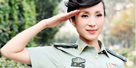 Người tình ca sỹ của Chu Vĩnh Khang đã bị xử tử? - 1 Nữ hoàng dân ca Trung Quốc đeo quân hàm Đại tá của PLA