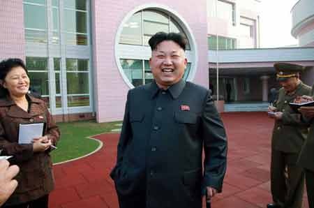 Báo Hàn Quốc: Triều Tiên lại thực hiện một đợt thanh trừng mới - 1 Nhà lãnh đạo Kim Jong Un thị sát một công trình xây dựng ở Bình Nhưỡng (nguồn: KCNA)
