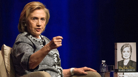 Hillary Clinton trong lần ra mắt cuốn tự truyện viết về cuộc đời bà