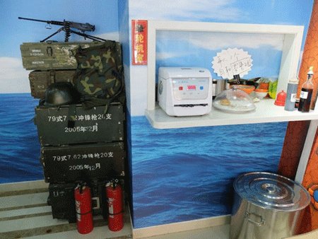 Tô mì “yêu nước” của Trung Quốc gây căng thẳng với Nhật Bản - 3 Chiếc bàn này được thiết kế rất giống tàu sân bay Liêu Ninh