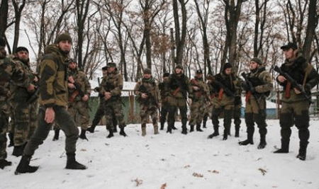 Khủng hoảng Ukraine: EU đắn đo trước cuộc chiến cuối cùng - 2 Ly khai miền đông Ukraine trong một căn cứ