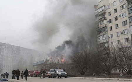 Hội đồng Bảo an LHQ họp khẩn về tình hình Ukraine - 1 Vụ pháo kích vào Mariupol hôm 24/1 gây nhiều thương vong (ảnh: MSH)