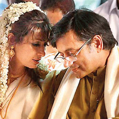 Vợ chồng ông Tharoor kết hôn năm 2010