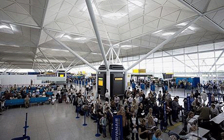 Nguy cơ Đức là mục tiêu tiếp theo của khủng bố - 1 Sân bay Stansted