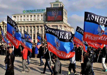 Tổng thống Putin vạch ra "con đường duy nhất Ukraine phải đi" - 2 Người dân Donetsk trong cuộc bầu cử tự quyết tháng 11-2014