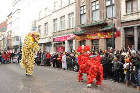 "Tây" đi lễ chùa Việt ở Brussels - 3 Múa lân cầu chúc năm mới