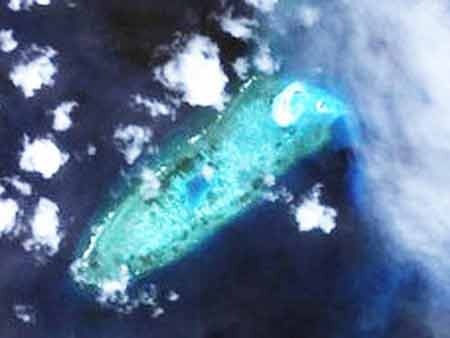 Radio Mona: Trung Quốc xây đảo quân sự giữa Philippines và Việt Nam - 1 Đá Chữ thập thuộc quần đảo Trường Sa của Việt Nam (Nguồn: SCMP)
