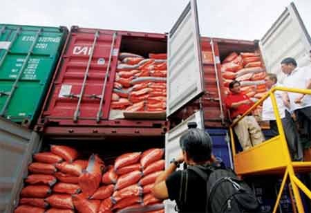 Tàu Việt Nam bị bắt giữ ở Philiipnes vì nghi ngờ chở gạo lậu - 1 Tàu Việt Nam bị bắt giữ ở Philiipnes vì nghi ngờ chở gạo lậu