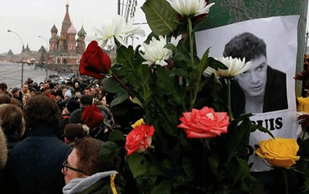 Nhiều nghi vấn sau vụ ám sát cựu Phó Thủ tướng Nga Nemtsov - 1 Người dân Moscow đặt hoa tưởng nhớ ông Nemtsov
