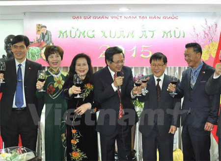 Sôi nổi chương trình Chào Xuân mới của kiều bào tại Hàn Quốc - 1 Sôi nổi chương trình Chào Xuân mới của kiều bào tại Hàn Quốc