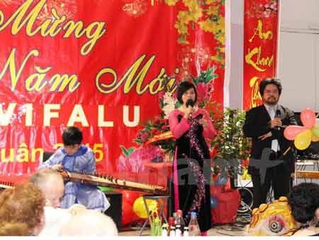 Hội người Việt tại Ludwigsfelde tưng bừng đón Tết Ất Mùi