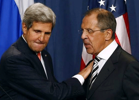 Nga chứng minh sự vô ơn của châu Âu - 4 Ngoại trưởng Mỹ John Kerry (trái) và Ngoại trưởng Nga Sergei Lavrov
