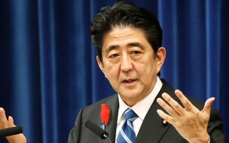 Thủ tướng Shinzo Abe tuyên bố sẽ cân nhắc mở rộng 2 lệnh trừng phạt nhằm vào Triều Tiên (Ảnh AP)