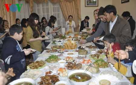 Cộng đồng người Việt ở Ai Cập đón tết cổ truyền - 5 Thưởng thức các món ăn truyền thống