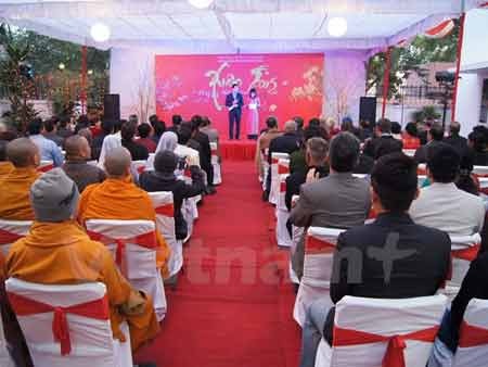 Cộng đồng người Việt khắp nơi tưng bừng đón Tết cổ truyền - 1 Quang cảnh buổi lễ Tết cộng đồng 2015 tại Ấn Độ. (Ảnh: Đăng Chính/Vietanm+)