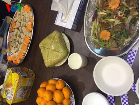 Tết của người Việt nơi xứ Hoa Anh đào - 3 Những món ăn mang hương vị Tết dân tộc do du học sinh Việt Nam tại Kobe tự chế biến