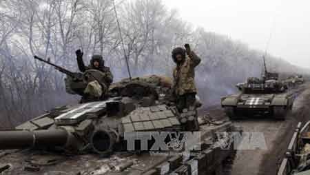 Binh sĩ Ukraine tại Debaltsevo ra hàng vì đói, rét - 1 Binh sĩ quân đội Ukraine tại Debaltsevo, vùng Donetsk miền Đông Ukraine ngày 14/2 (Ảnh: AFP/TTXVN)