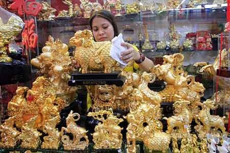 Thế giới rộn ràng đón Tết Ất Mùi 2015 - 5 Biểu diễn múa rồng tại một khu mua sắm ở Bangkok, Thái Lan