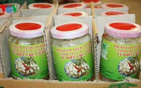 Giữ gìn nét đẹp Tết cổ truyền dân tộc trên đất Mỹ - 3 Củ kiệu Nam Bộ ở chợ Rosemead