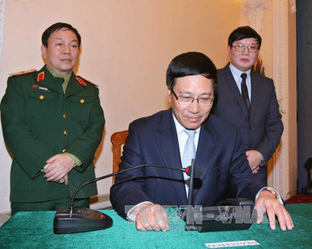Mở tổng đài hỗ trợ bảo hộ công dân, pháp nhân Việt Nam ở nước ngoài - 1 Mở tổng đài hỗ trợ bảo hộ công dân, pháp nhân Việt Nam ở nước ngoài