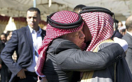 Quốc vương Jordan an ủi của cha viên phi công bị thiêu sống