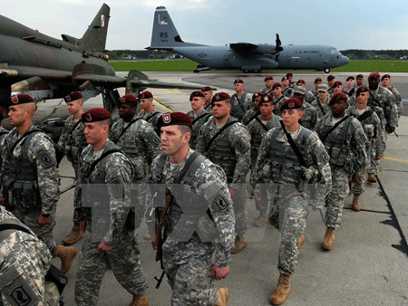 Binh sỹ Mỹ tại sân bay Swidwin, Balan (nguồn: AFP/TTXVN)