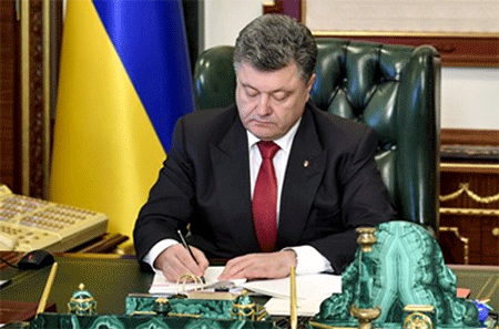 Tổng thống Ukraine ký sắc lệnh tổng động viên - 1 Tổng thống Ukraine Petro Poroshenko