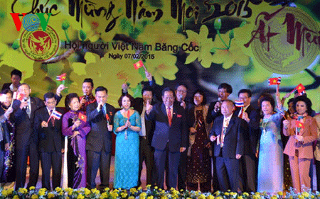 Đầm ấm Tết cổ truyền 2015 ở Bangkok - 4 Độc giả cùng chia sẻ Tết Việt xa xứ