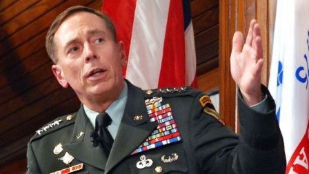 Cựu Giám đốc CIA David Petraeus