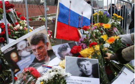 Vì sao bạn gái Boris Nemtsov vội về Ukraine? - 3 Người dân Nga tưởng niệm cựu Phó Thủ tướng Nga Boris Nemtsov