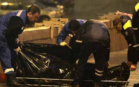 Vụ sát hại ông Nemtsov có thể nhằm mục đích gây bất ổn cho nước Nga - 1 Hiện trường vụ ám sát chính trị gia đối lập Nga (ảnh: Sputnik)