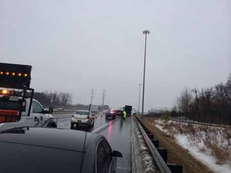 Cơ quan chức năng điều tra hiện trường vụ nổ súng chiều 3/3 (Ảnh: Washington Post)