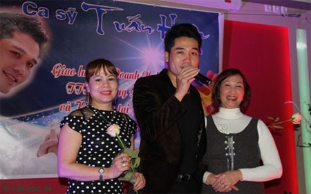 Trong chuyến lưu diễn tại châu Âu, nam ca sĩ Tuấn Hiệp đã ghé qua Berlin