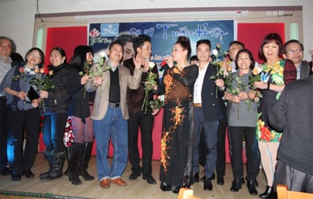 Tuấn Hiệp xúc động và biết ơn trước tình cảm của khán giả tại Berlin đã dành cho mình