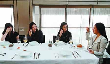 Nhà giàu Trung Quốc vung tiền tấn mua hành xử văn minh