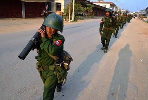 Trung Quốc yêu cầu Myanmar "hạ nhiệt căng thẳng" ở biên giới - 1 Binh sỹ Myanmar (Nguồn: AP)