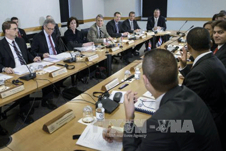 Doanh nghiệp Mỹ yêu cầu xóa bỏ cấm vận Cuba - 1 Bàn đàm phán bình thường hóa quan hệ vòng hai Mỹ-Cuba (Ảnh: AFP/TTXVN)