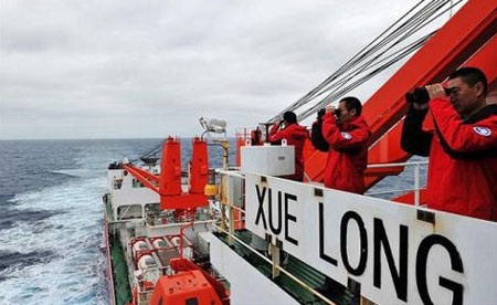 Tiếp tục tìm MH370: Trung Quốc thể hiện thiện chí? - 1 Tàu phá băng Xue Long của Trung Quốc tham gia tìm kiếm máy bay MH370
