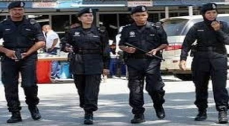 Cảnh sát Malaysia bắt 5 người Việt tình nghi trộm cắp - 1 Cảnh sát Malaysia