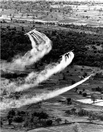 Chiến tranh Việt Nam qua ống kính nước ngoài - 5 Ngày 11/6/1963: Hòa thượng Thích Quảng Đức tự thiêu để phản đối đàn áp Phật giáo