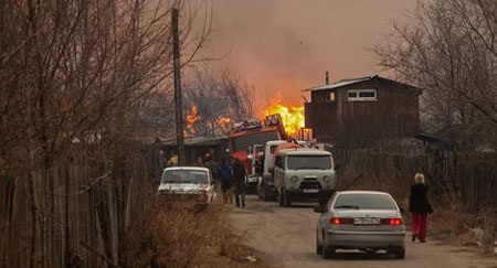 Cháy lớn ở Nga, 1000 ngôi nhà bị thiêu rụi - 1 Cháy rừng ở Siberia làm ít nhất 10 người thiệt mạng (Ảnh: