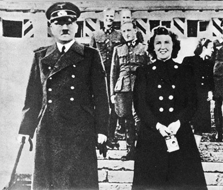 Tiết lộ những giờ phút cuối cùng của trùm phátxít Adolf Hitler - 2 12g45 sáng