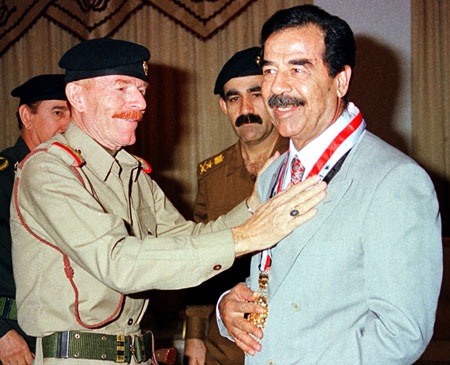 Cựu phó tổng thống Iraq thời Saddam Hussein bị hạ sát - 1 Ông Izzat al-Douri cùng với cựu Tổng thống Saddam