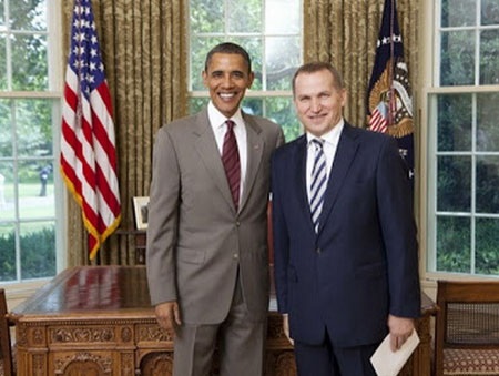 Tổng thống Poroshenko quyết định sa thải Đại sứ Ukraine tại Mỹ - 1 Ông Alexander Motsik và Tổng thống Mỹ Barack Obama. (Nguồn: