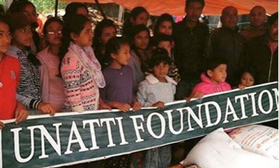 Những “anh hùng thầm lặng” tiếp sức cho nạn nhân động đất Nepal - 2 Các em gái thuộc tổ chức Unatti đều trong độ tuổi dưới 20