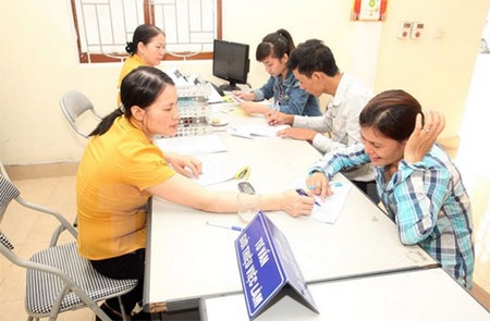 Thái Lan cho lao động Việt hưởng phúc lợi y tế như công dân sở tại - 1 Tư vấn việc làm cho người lao động. (Ảnh minh họa: