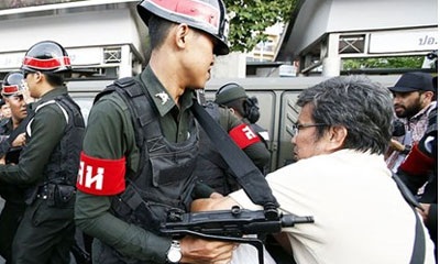 Người dân Thái Lan vẫn không được tụ tập từ 5 người trở lên dù lệnh giới nghiêm đã được dỡ bỏ