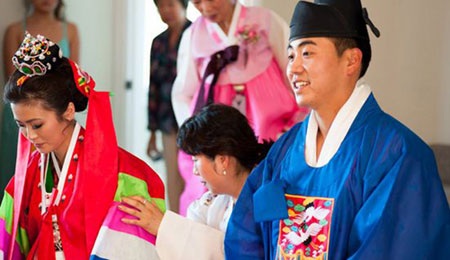 Cô dâu, chú rể trong lễ cưới truyền thống của Hàn Quốc