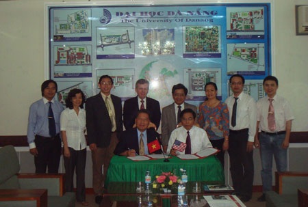 Giáo sư người Việt đầu tiên làm trưởng khoa ở đại học Mỹ - 2 GS Charles Nguyễn Cường (
